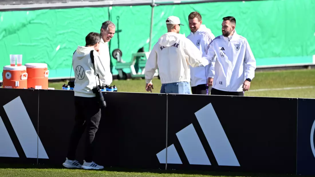 Nach einem Teamabend beim Italiener stand noch das Abschlusstraining in Dortmund an.  - Bild: Federico Gambarini/dpa