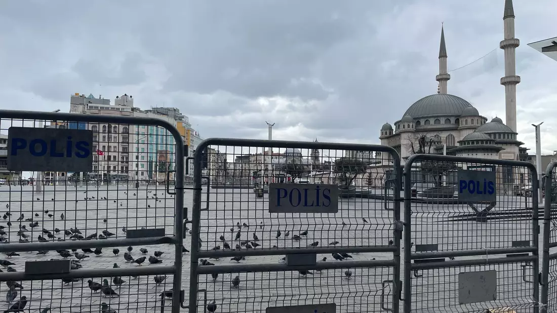Gesperrt: Der Taksim-Platz in Istanbul. - Bild: Melissa Erichsen/dpa