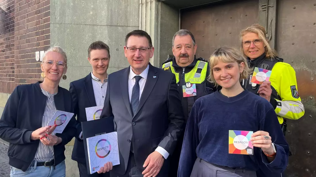 POL-HAM: Das PP Hamm wird Teil der RESPECT! - Kampagne und setzt ein Zeichen für Respekt und Vielfalt - Bild: presseportal.de