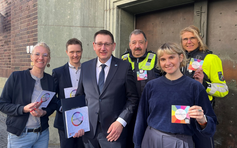 POL-HAM: Das PP Hamm wird Teil der RESPECT! - Kampagne und setzt ein Zeichen für Respekt und Vielfalt - Foto: presseportal.de