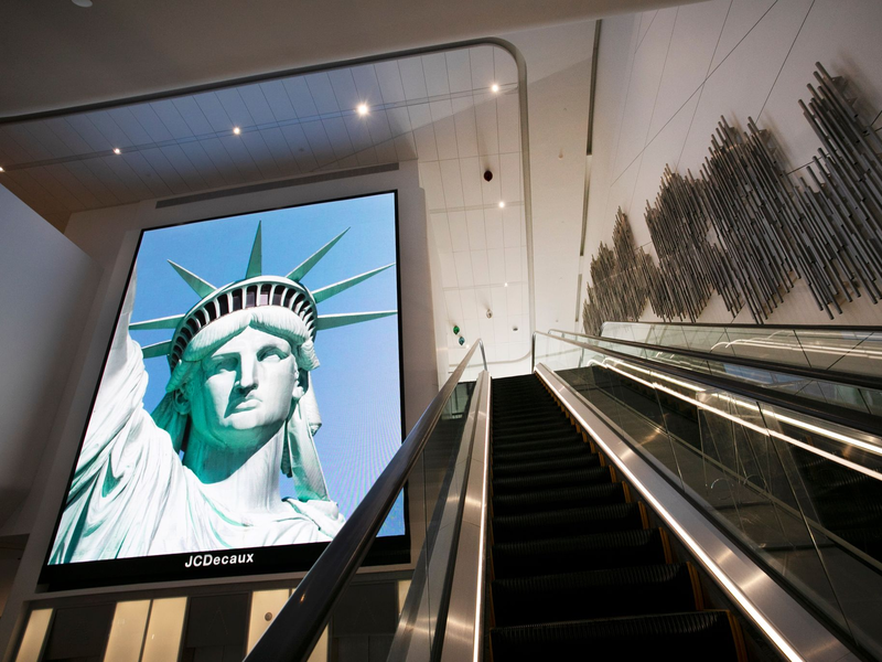 Die Bundesregierung hat die Reisehinweise zu den USA ergänzt. (Archivbild) - Foto: Mark Lennihan/AP/dpa