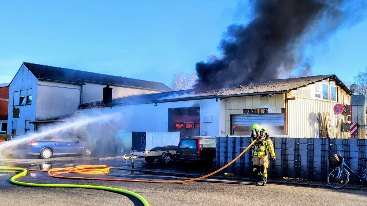 FW Kamen: Werkstattbrand mit erheblichen Folgen - Foto: presseportal.de