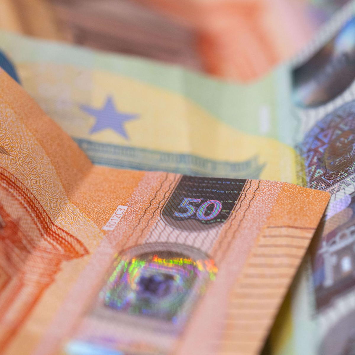 Aktionäre können sich in der Dividendensaison über die Gewinnausschütungen freuen (Archivbild) - Foto: Boris Roessler/dpa