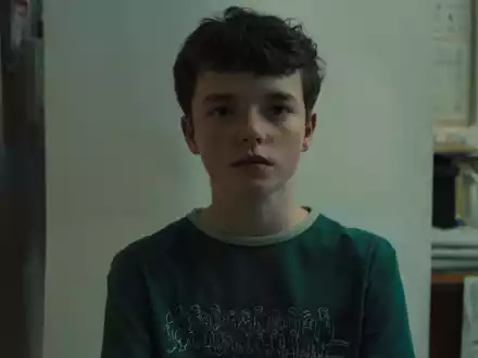 Owen Cooper spielt Jamie Miller in der britischen Netflix-Serie «Adolescence». Der 13-Jährige wird in der Serie verdächtigt, eine Mitschülerin ermordet zu haben. Die vierteilige Serie ist seit 13. März auf Netflix verfügbar. - Foto: -/Netflix/dpa