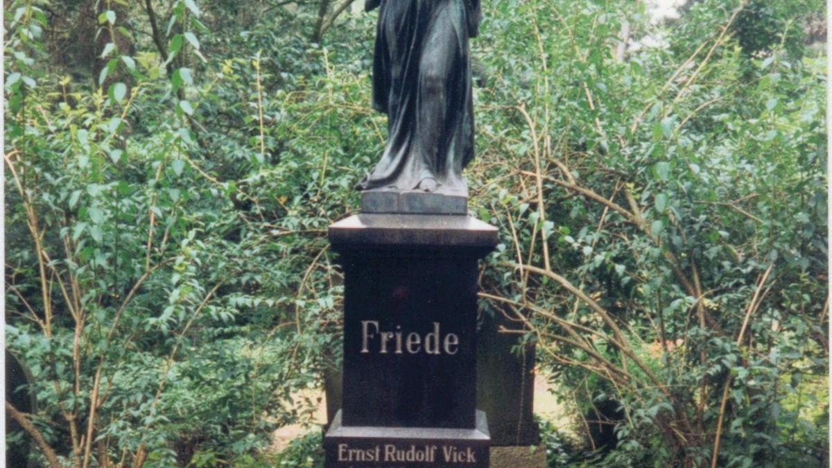 POL-HRO: Diebstahl einer Bronze-Engelsskulptur von Rostocker Friedhof - Polizei sucht Zeugen - Foto: presseportal.de