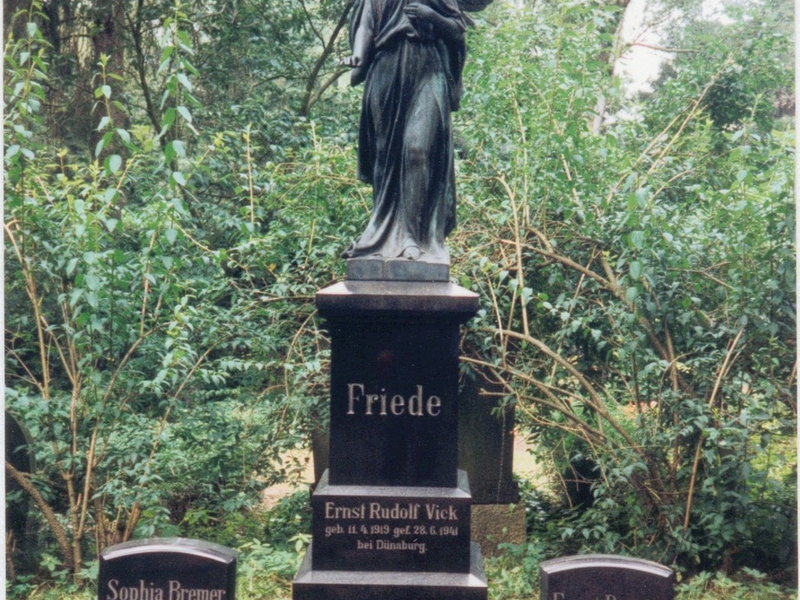 POL-HRO: Diebstahl einer Bronze-Engelsskulptur von Rostocker Friedhof - Polizei sucht Zeugen - Foto: presseportal.de