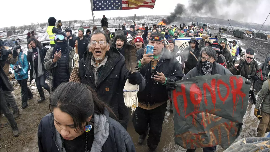 Jahre nach großen Protesten gegen eine umstrittene Öl-Pipeline in den USA ist nun ein aufsehenerregendes Urteil ergangen. (Archivbild) - Bild: picture alliance / Mike Mccleary/The Bismarck Tribune/AP/dpa