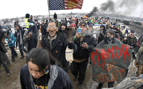 Jahre nach großen Protesten gegen eine umstrittene Öl-Pipeline in den USA ist nun ein aufsehenerregendes Urteil ergangen. (Archivbild) - Foto: picture alliance / Mike Mccleary/The Bismarck Tribune/AP/dpa