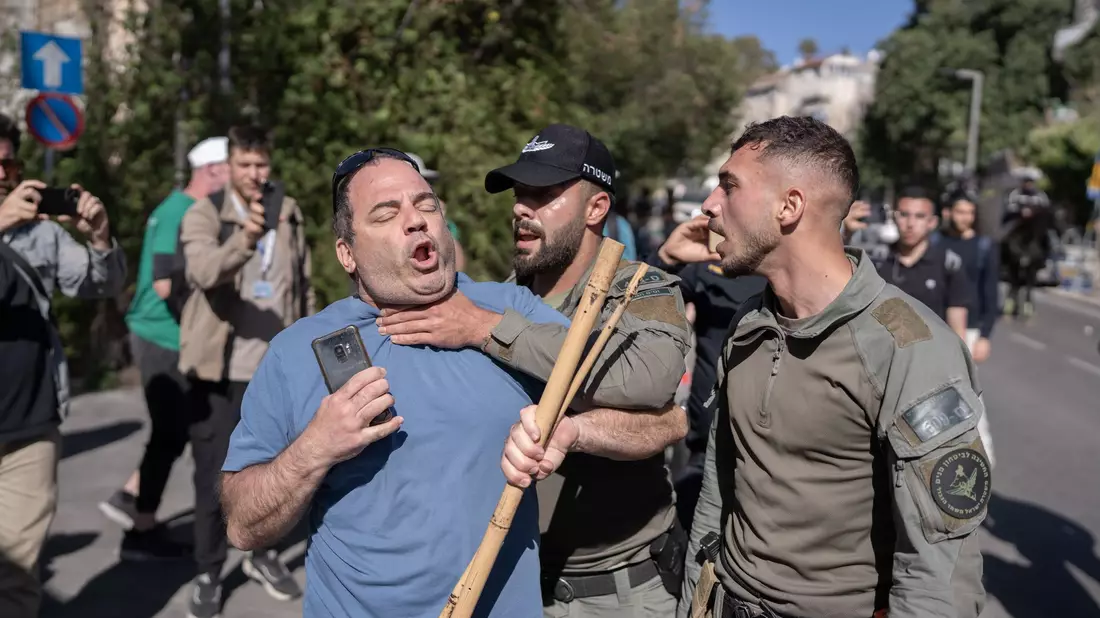 Israelische Medien berichteten von Polizeigewalt bei Protestkundgebungen in Israel. - Bild: Ilia Yefimovich/dpa