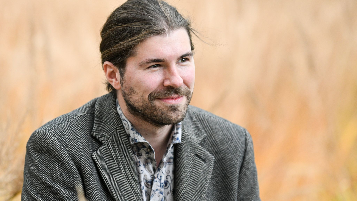 Zum Studium nach Halle habe der Parabelritter sein goldenes Mountainbike nicht mitgenommen - «weil die Fahrradklauquote in Halle so absurd hoch ist».  - Foto: Jens Kalaene/dpa