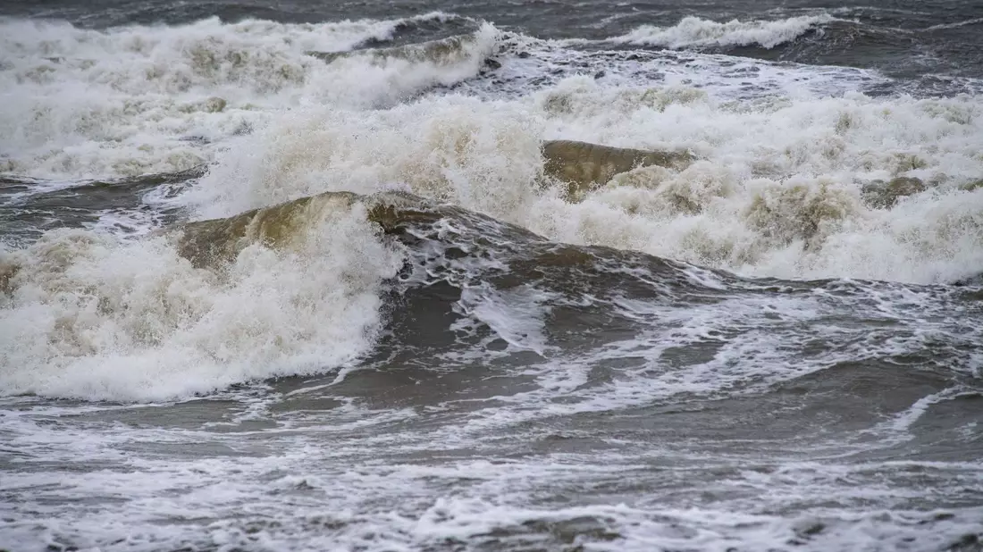 Schmelzwasser aus Eis und Gletschern an den Polen könnte die für unser Wetter wichtige Atlantischen Umwälzströmung (Amoc) dramatisch schwächen (Symbolbild) - Bild: Stefan Sauer/dpa