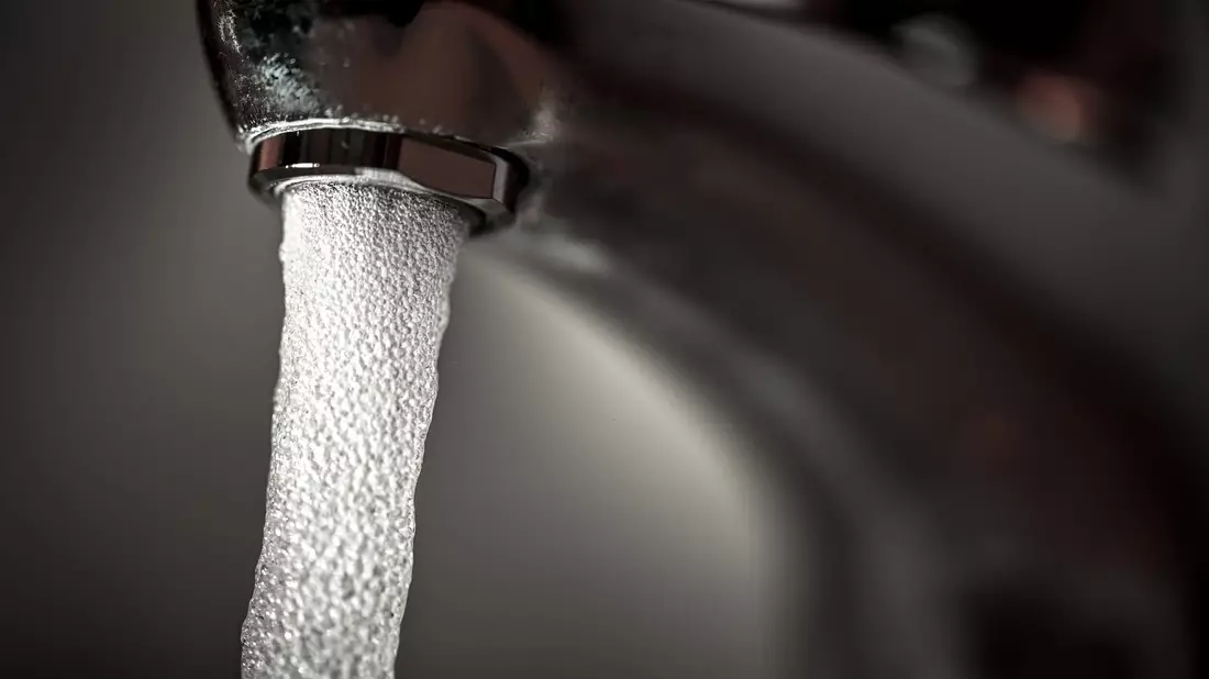 Gletscherwasser nährt Seen und Flüsse - wenn es weniger wird, schrumpft die Trinkwassermenge für die Menschheit (Symbolbild) - Bild: Felix Kästle/dpa