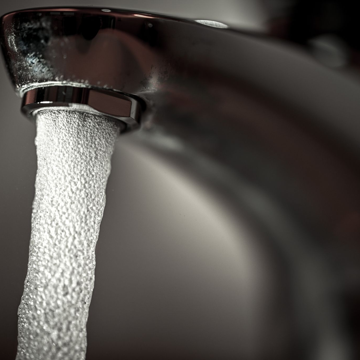 Gletscherwasser nährt Seen und Flüsse - wenn es weniger wird, schrumpft die Trinkwassermenge für die Menschheit (Symbolbild) - Foto: Felix Kästle/dpa