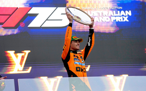 Lando Norris gewann das erste Saisonrennen vor Max Verstappen. - Foto: Hasan Bratic/dpa