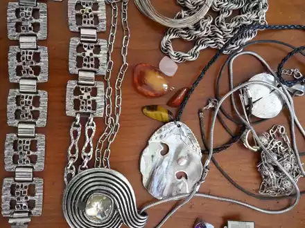 POL-NI: Rohrsen - Eigentümer von Schmuck gesucht - Foto: presseportal.de