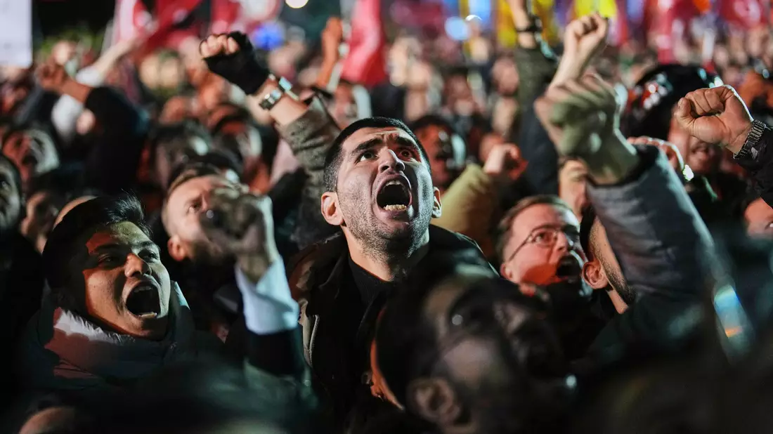 Proteste nach Festnahme des Istanbuler Bürgermeisters Imamoglu - Bild: Francisco Seco/AP/dpa