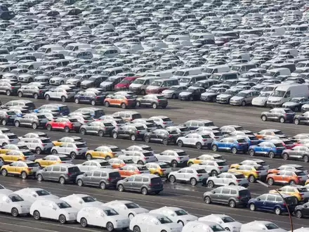 Im vergangenen Jahr wurden mehr Autos exportiert - die meisten gingen in die USA. (Archivbild) - Foto: Jörg Sarbach/dpa