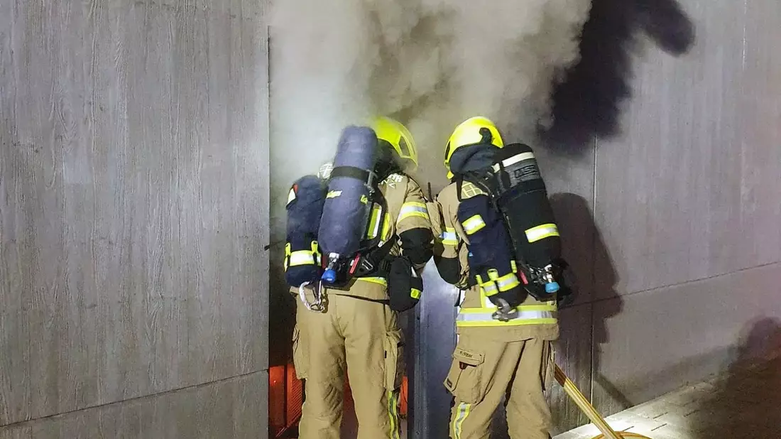 FW Konstanz: Brand in einem Mehrfamilienhaus - Bild: presseportal.de