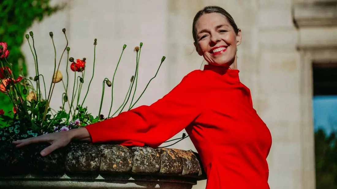 Transformation, die bleibt: Katja Hinterleitners Coaching für systemische Heilung - Bild: presseportal.de