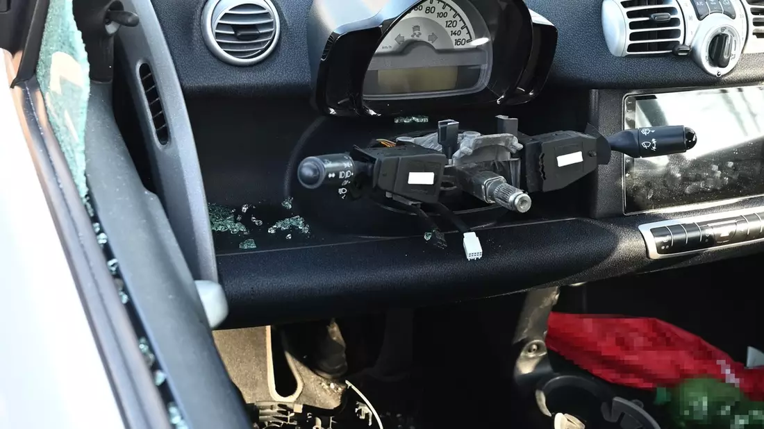 POL-REK: 250320-2: Autoscheibe eingeschlagen und Lenkrad entwendet - Bild: presseportal.de