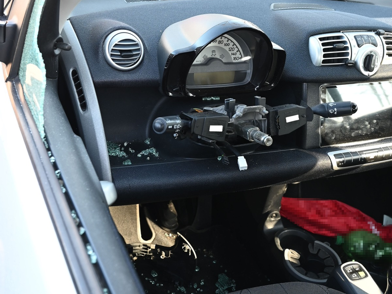POL-REK: 250320-2: Autoscheibe eingeschlagen und Lenkrad entwendet - Foto: presseportal.de