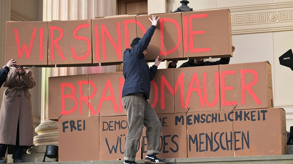 In Kommunalparlamenten im Osten grenzen sich die restlichen Parteien ähnlich stark von der AfD ab wie im Westen, sagen Forscher. (Archivbild) - Foto: Michael Bahlo/dpa