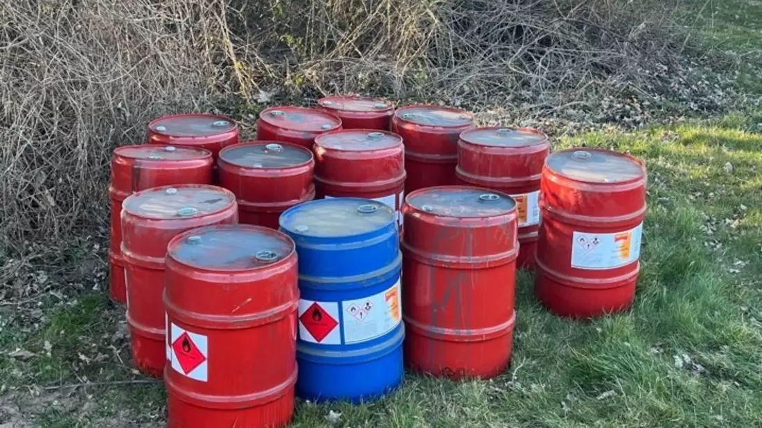 POL-EU: Gefährliche Abfälle im Feld entsorgt - Bild: presseportal.de