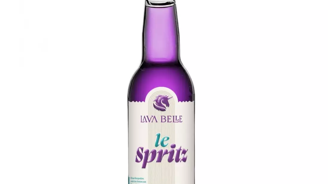 Lav'a Belle - der erste lila Aperitif setzt neue Maßstäbe in der Gastronomie / Neuheit: Le Spritz - der lila Ready-to-Drink Aperitif - Bild: presseportal.de