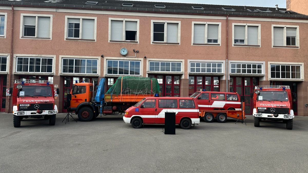 FW Stuttgart: Übergabe von Feuerwehrfahrzeugen und Schutzkleidung an die Solidaritätspartnerstadt Chmelnyzkyj (Ukraine) - Foto: presseportal.de
