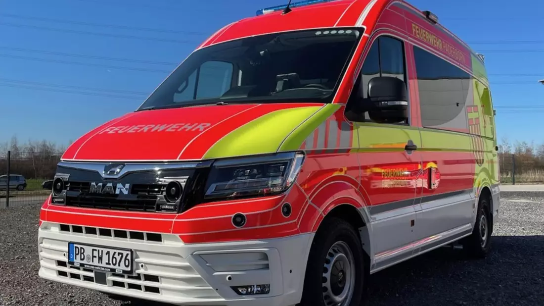 FW Paderborn: Vier neue Krankentransportwagen verstärken die Feuerwehr Paderborn - Bild: presseportal.de