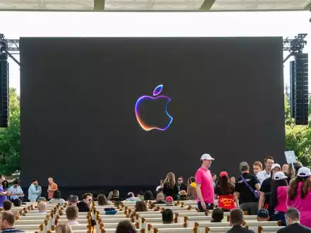 Der Name Apple Intelligence ist trotz der Verzögerungen bei der neuen Siri-Version weiter im Einsatz. - Foto: Andrej Sokolow/dpa
