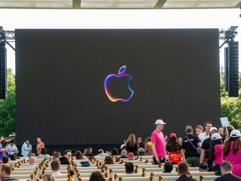 Apple bewarb auch die neuen iPhones mit KI-Funktionen. (Archivbild) - Foto: Andrej Sokolow/dpa