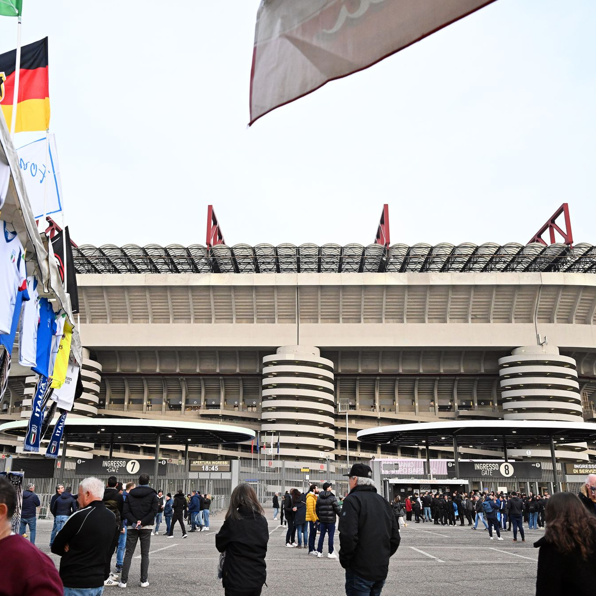 On fire am Spielfeldrand: Bundestrainer Julian Nagelsmann. - Foto: Federico Gambarini/dpa