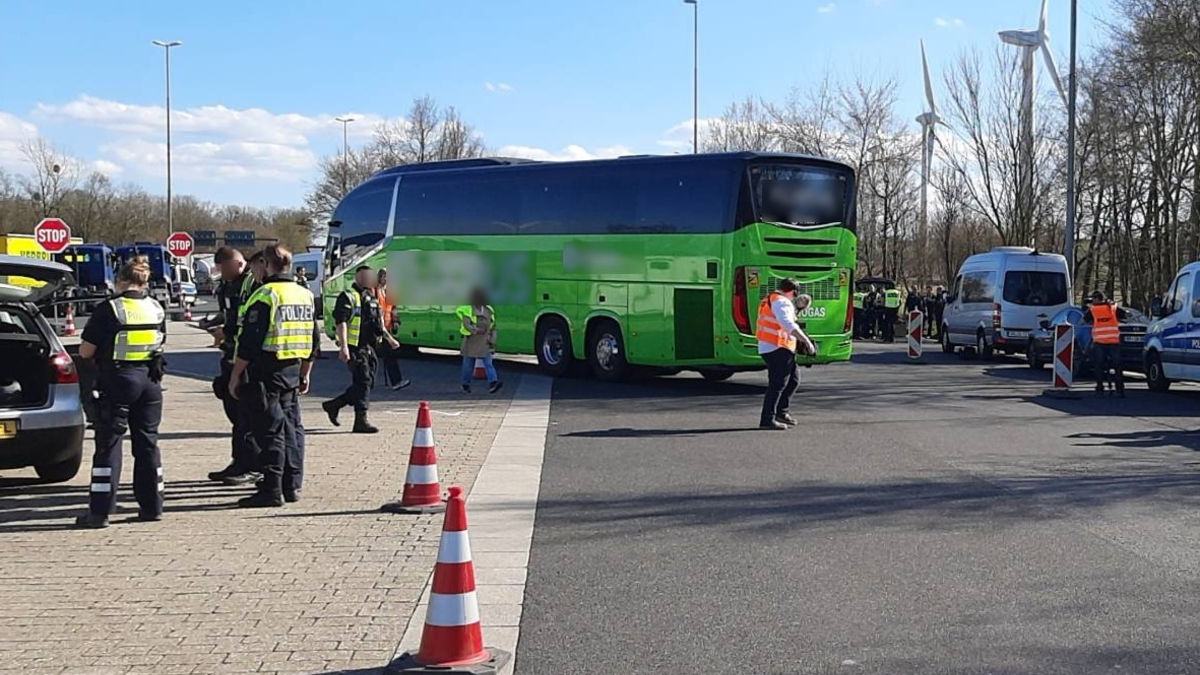BPOL NRW: Trinationaler grenzüberschreitender Schwerpunkteinsatz der Polizeien und des Zolls innerhalb des Dreiländerecks - Foto: presseportal.de