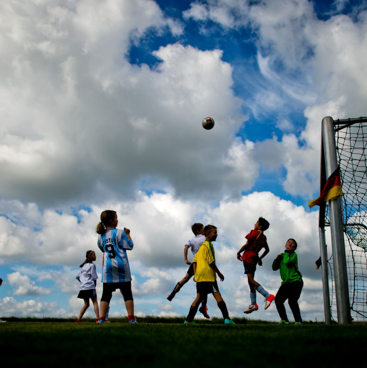 Spielen im Verein - das war im Zuge der Corona-Pandemie zeitweise nicht möglich. (Archivbild) - Foto: picture alliance / dpa