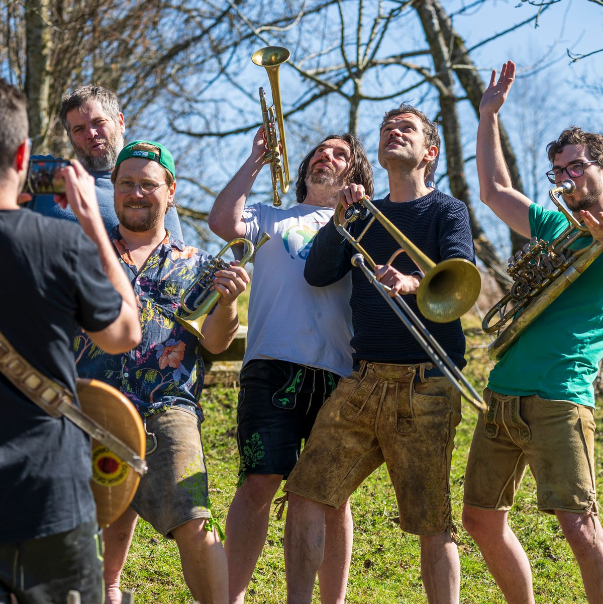 Elf Songs sind auf dem Album, bei denen sich dieses Mal unter die erfolgreiche Kombination aus bayerischer Blasmusik, Pop und Ska noch eine gute Prise Balkan-Klang mischt. - Foto: Peter Kneffel/dpa