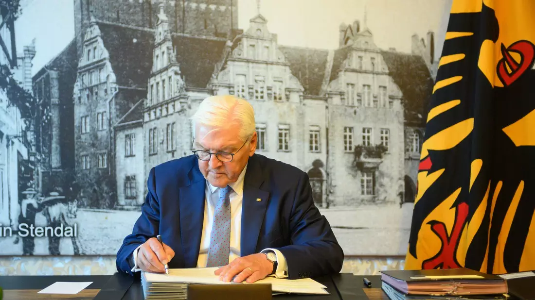 Der Bundespräsident muss noch unterschreiben. (Archivbild) - Bild: Klaus-Dietmar Gabbert/dpa