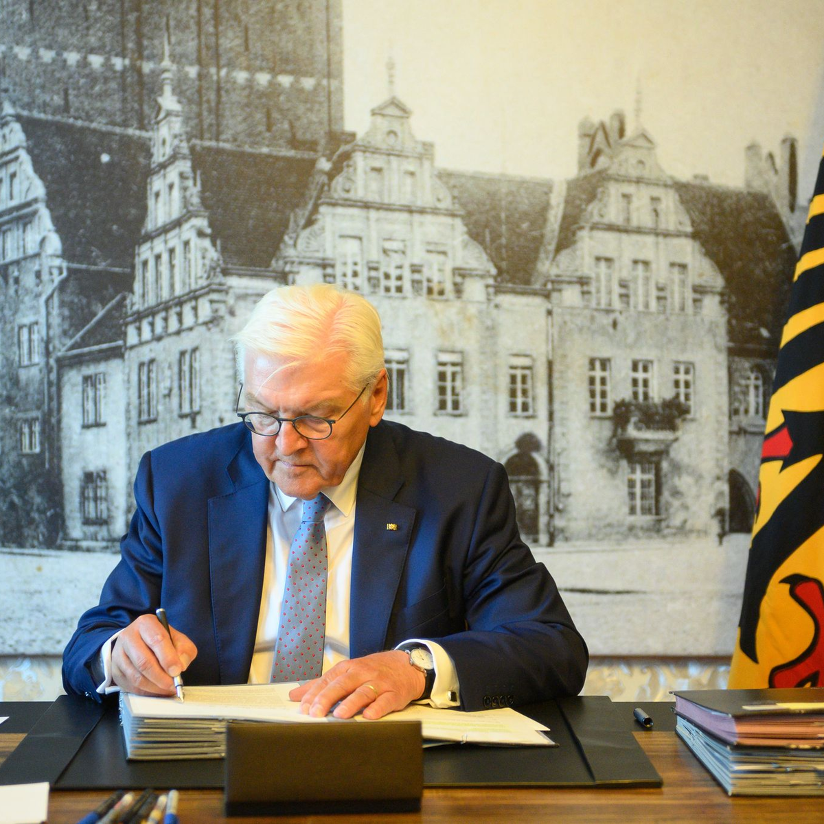 Der Bundespräsident muss noch unterschreiben. (Archivbild) - Foto: Klaus-Dietmar Gabbert/dpa