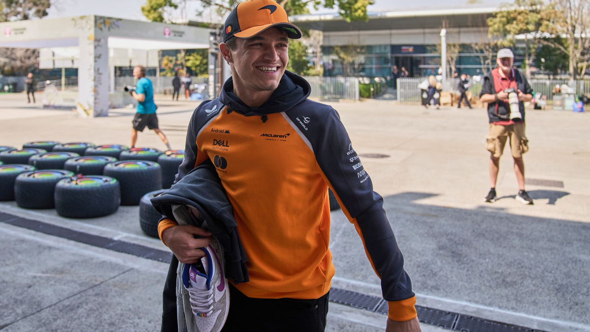 Lewis Hamilton überraschte mit seinem ersten Erfolgserlebnis für Ferrari. - Foto: Andy Wong/AP/dpa