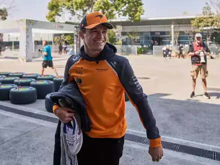 Oscar Piastri schaffte seine Premiere auf der Pole Position. - Foto: Andy Wong/AP/dpa