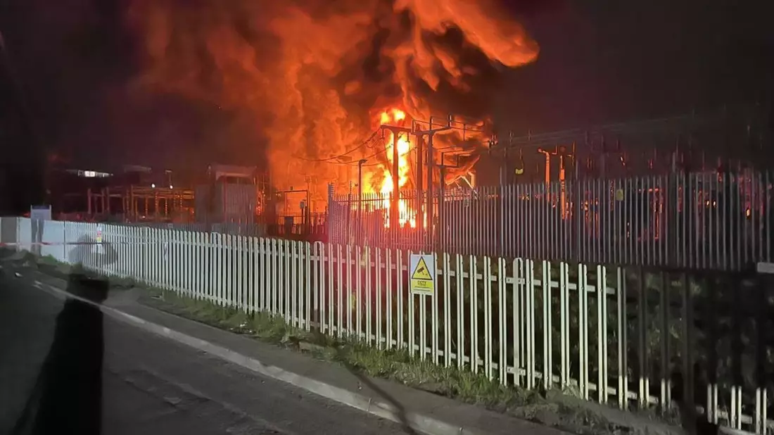 Das Umspannwerk versorgte auch den Flughafen Heathrow. - Bild: London Fire Brigade/PA Media/dpa