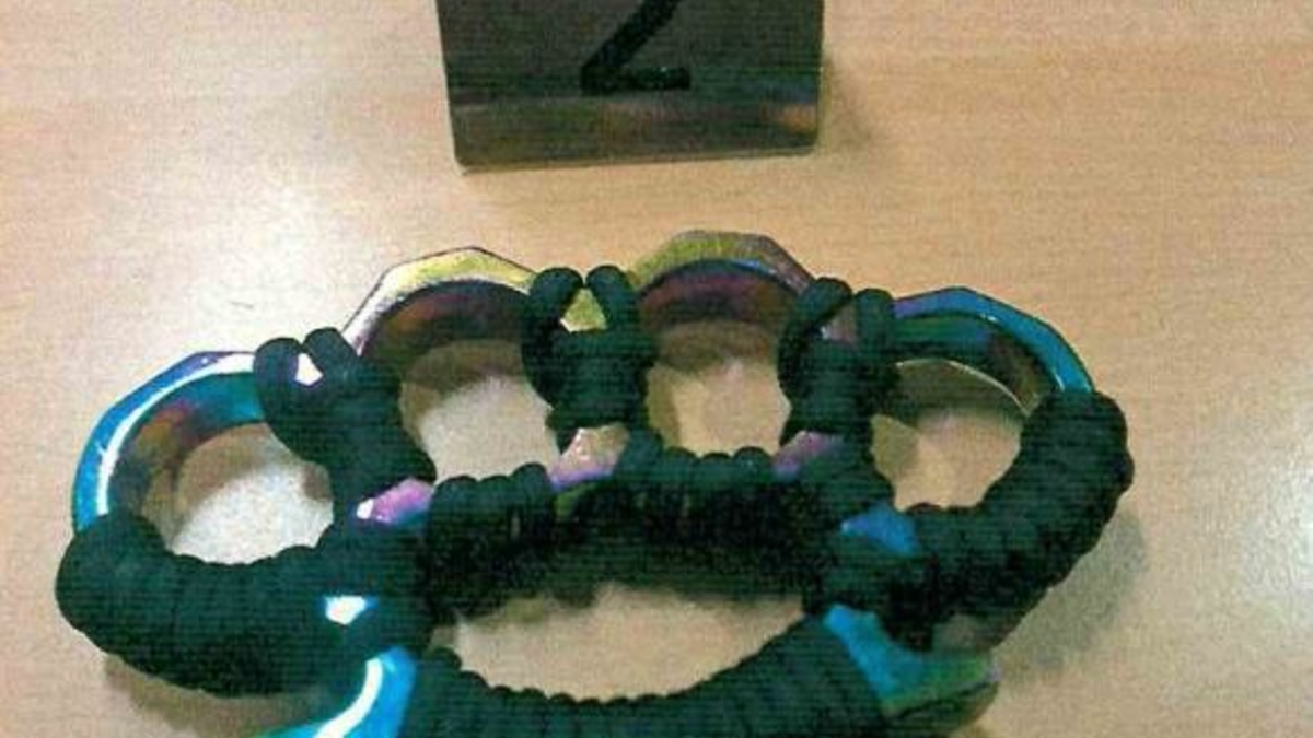 HZA-P: Gefährliches Reisemitbringsel: Schlagringe aus Tel Aviv für die Enkelkinder / Der Zoll am Flughafen BER greift ein - Foto: presseportal.de