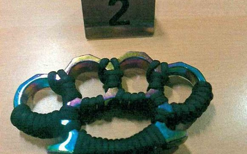 HZA-P: Gefährliches Reisemitbringsel: Schlagringe aus Tel Aviv für die Enkelkinder / Der Zoll am Flughafen BER greift ein - Foto: presseportal.de