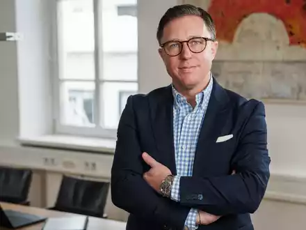 Korbinian Faltner von der Faltner Finanzberatung: Wie Finanzberater und Steuerberater gemeinsam das Beste für Spitzenverdiener herausholen - Foto: presseportal.de