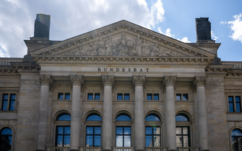 Der Bundesrat entscheidet über das Milliarden-Finanzpaket. (Archivbild) - Foto: Monika Skolimowska/dpa