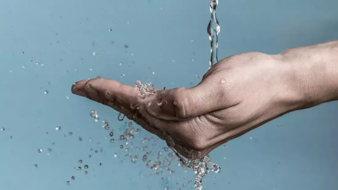 Weltwassertag 2025: Wie man die lebenswichtige Ressource Wasser schützen kann / Sauberes Trinkwasser bewahren mit einfachen Maßnahmen und elektronischen Armaturen von Schell - Bild: presseportal.de