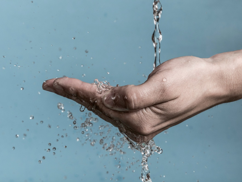 Weltwassertag 2025: Wie man die lebenswichtige Ressource Wasser schützen kann / Sauberes Trinkwasser bewahren mit einfachen Maßnahmen und elektronischen Armaturen von Schell - Foto: presseportal.de