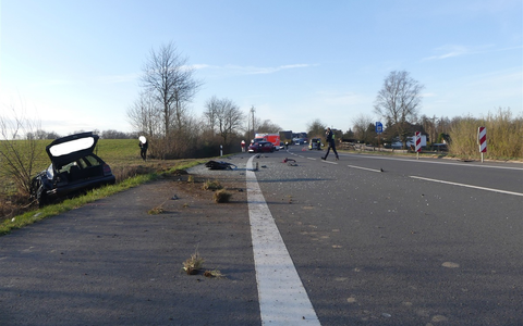 POL-GM: Unfall auf Bundesstraße fordert zwei Leichtverletzte - Foto: presseportal.de