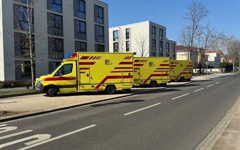FW Dresden: Verkehrsunfall - Linienbus und PKW kollidieren - Foto: presseportal.de