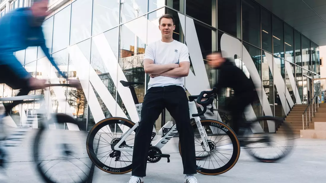Mit Manuel Neuer in die neue Fahrradsaison: Der Canyon Store Munich wird zum Hotspot für Radsportbegeisterte - Bild: presseportal.de